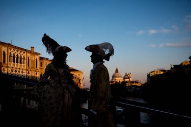Venice’s 2024 carnival valentine festivities and dancing